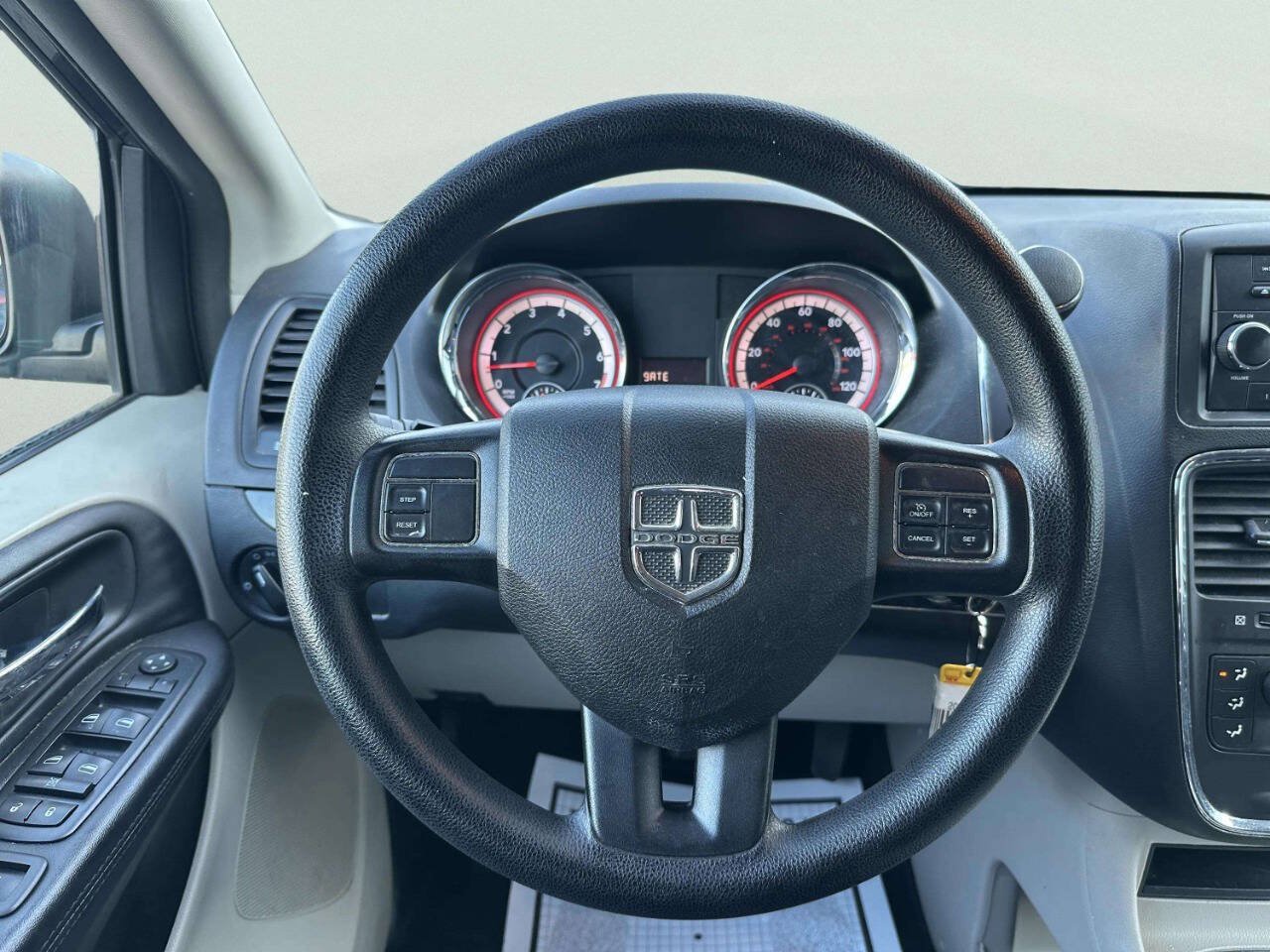 Used 2013 Dodge Grand Caravan SXT FWD image 21
