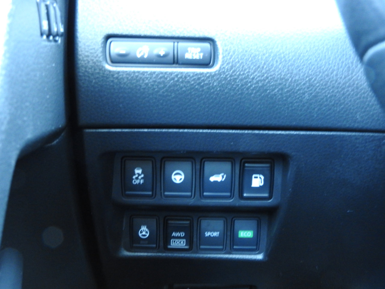 Used 2018 Nissan Rogue SL w/ Premium Package image 14