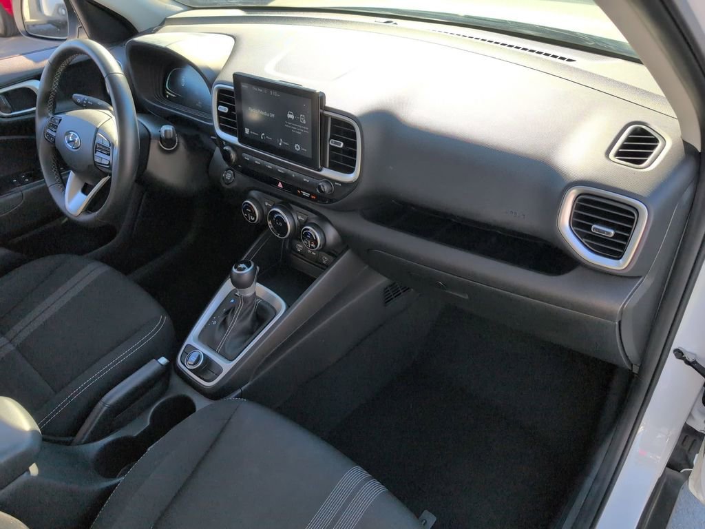 Used 2025 Hyundai Venue SEL FWD image 32