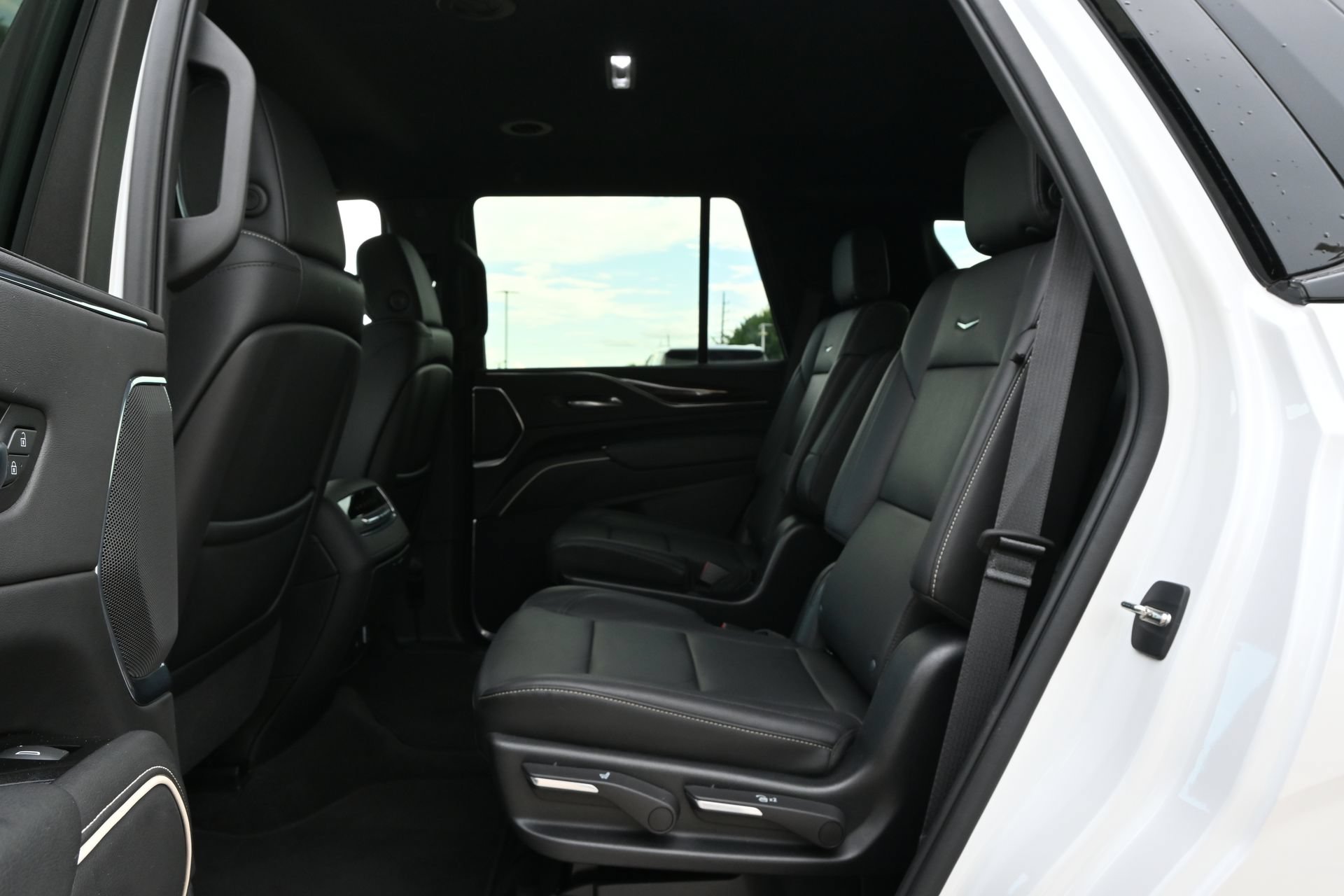 Used 2023 Cadillac Escalade Luxury w/ LPO, Floor Liner Package RWD image 19