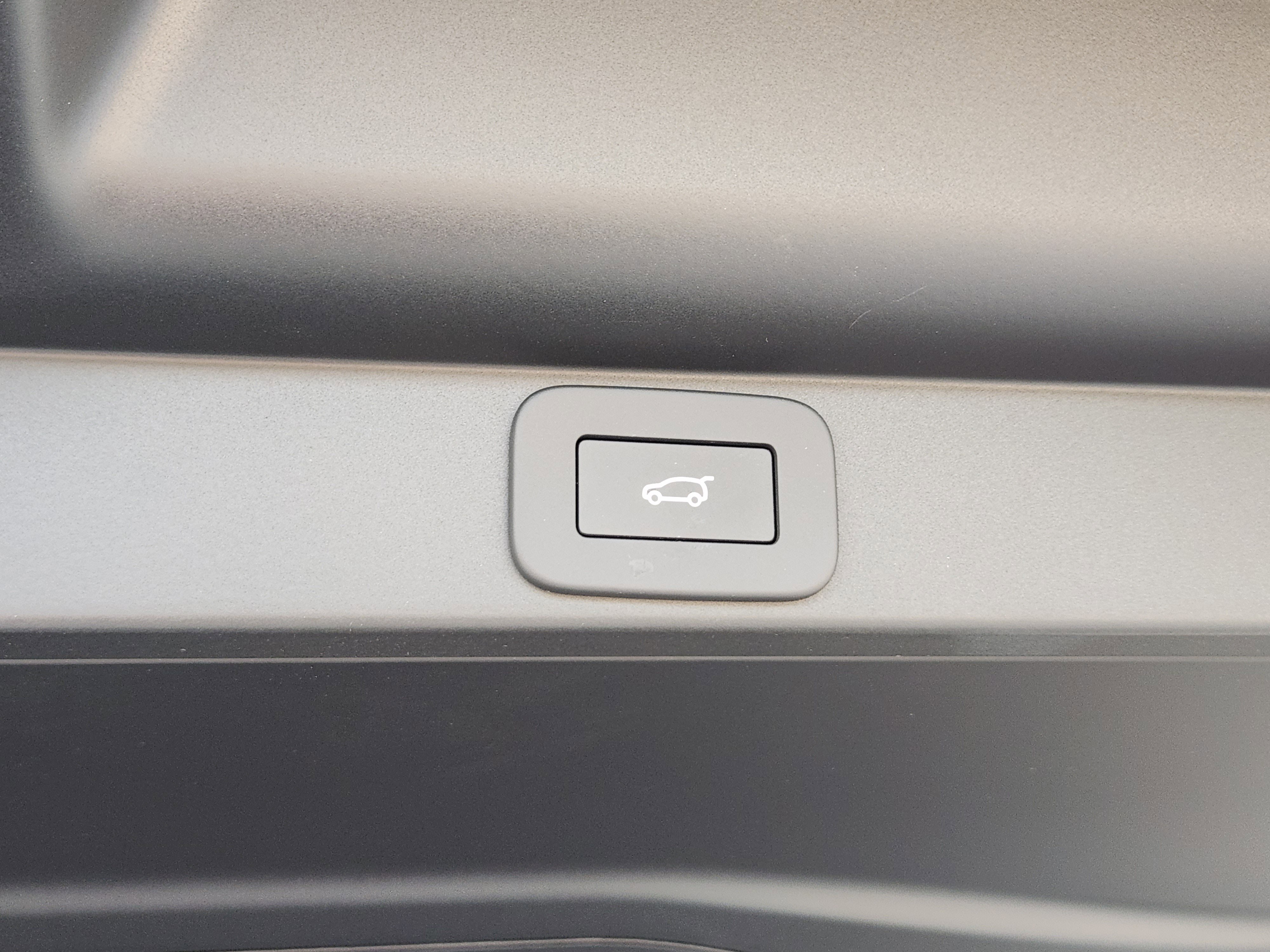 New 2025 Land Rover Range Rover SV image 34