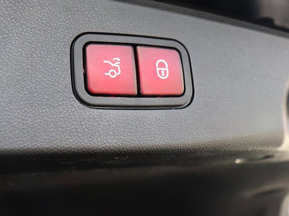 Used 2014 Mercedes-Benz E 350 Sedan image 29