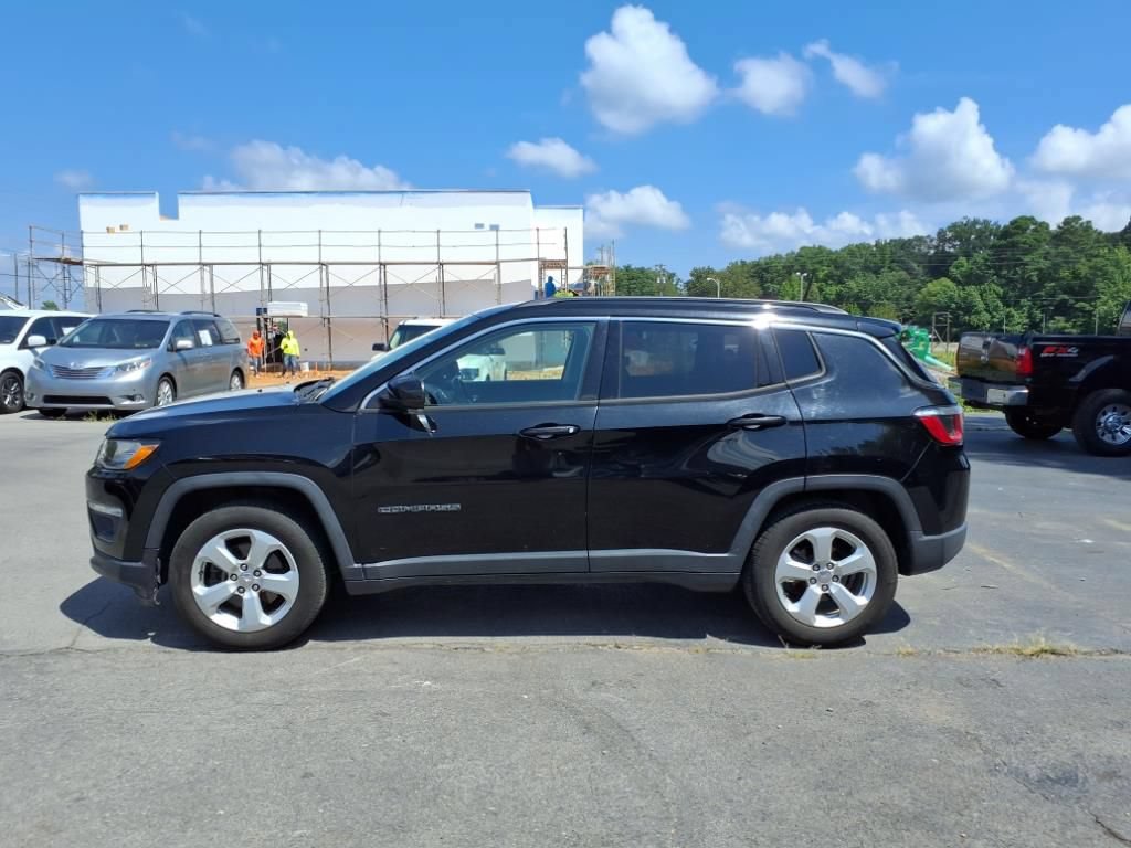 Used 2017 Jeep Compass Latitude FWD image 2