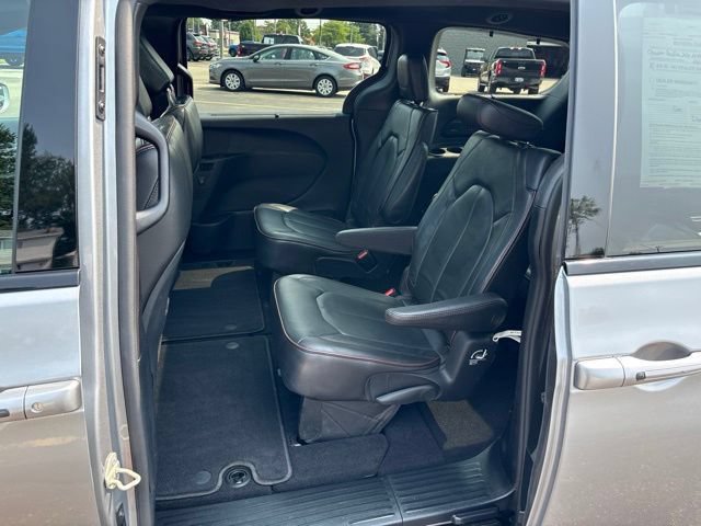 Used 2020 Chrysler Pacifica Limited FWD image 16