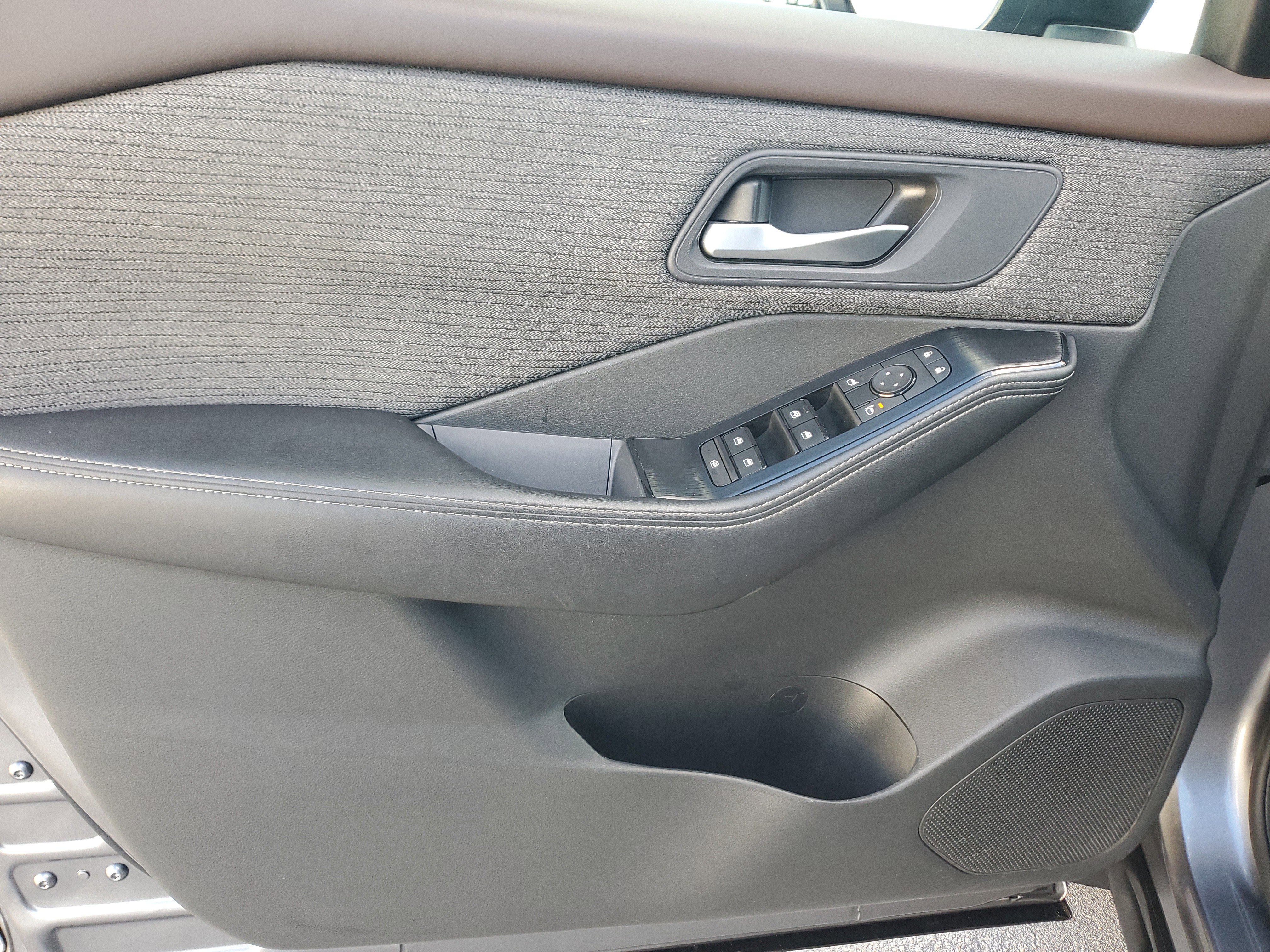 Used 2022 Nissan Rogue SV image 27