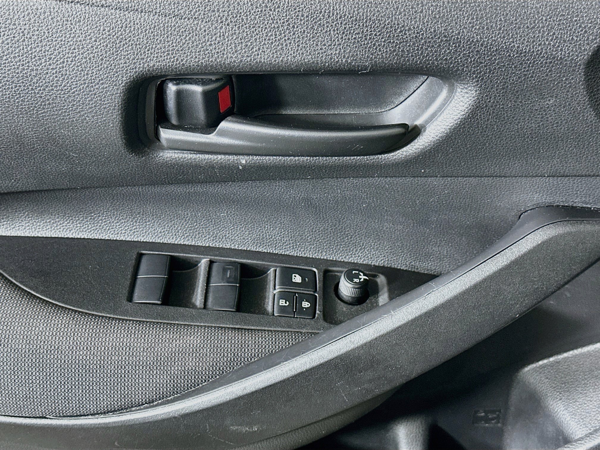 Used 2025 Toyota Corolla LE FWD image 15