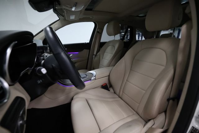 Used 2022 Mercedes-Benz GLC 300 4MATIC w/ Premium Package Lite image 18