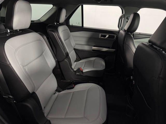 Used 2021 Ford Explorer XLT w/ Equipment Group 202A AWD/4WD image 17