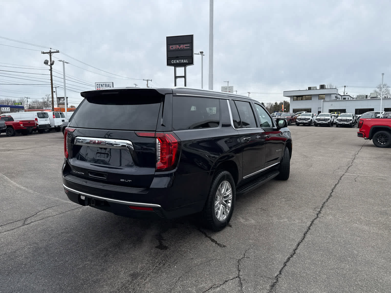 Certified 2022 GMC Yukon XL SLT w/ SLT Premium Package image 7