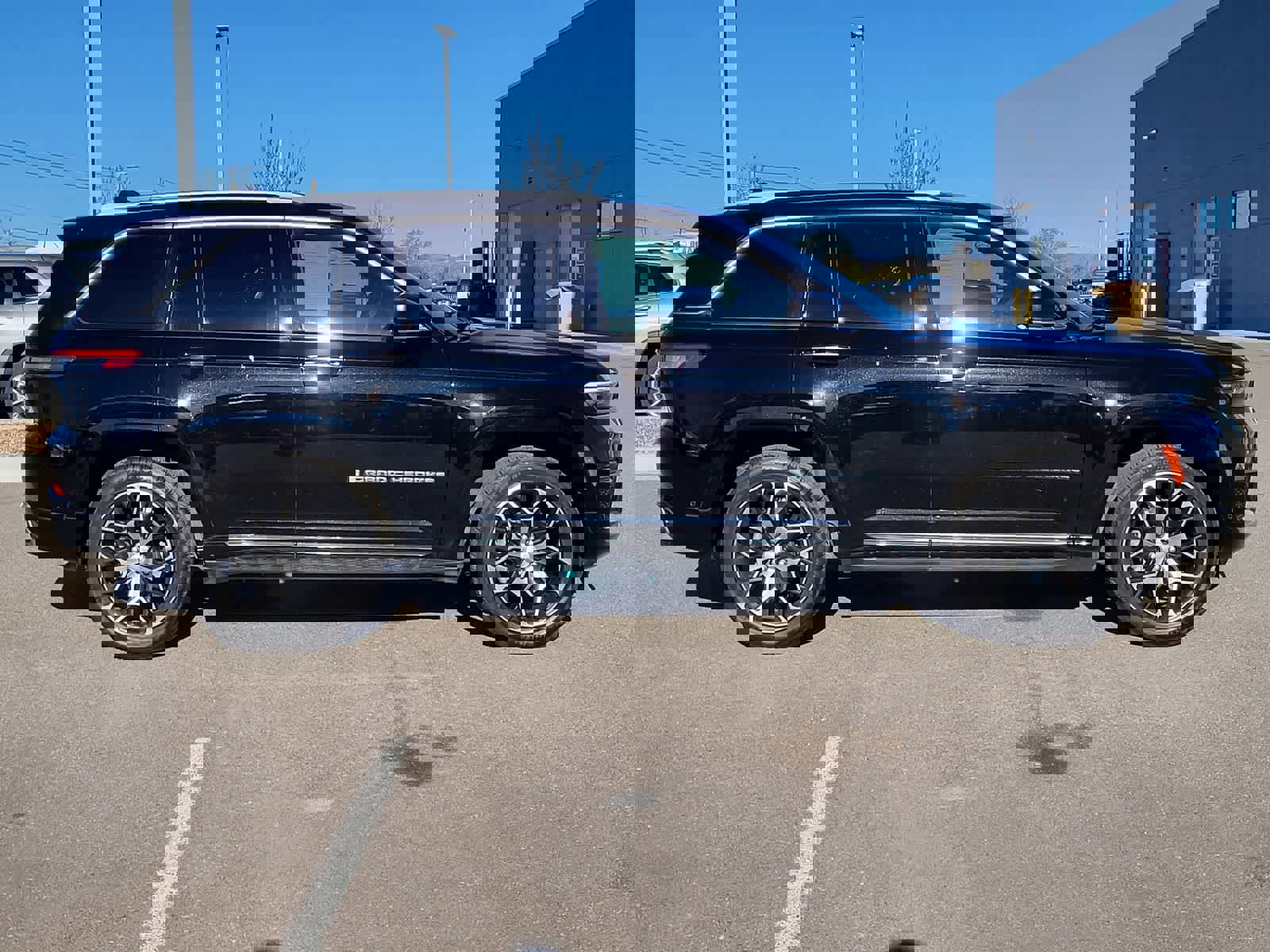 Used 2023 Jeep Grand Cherokee Summit image 4