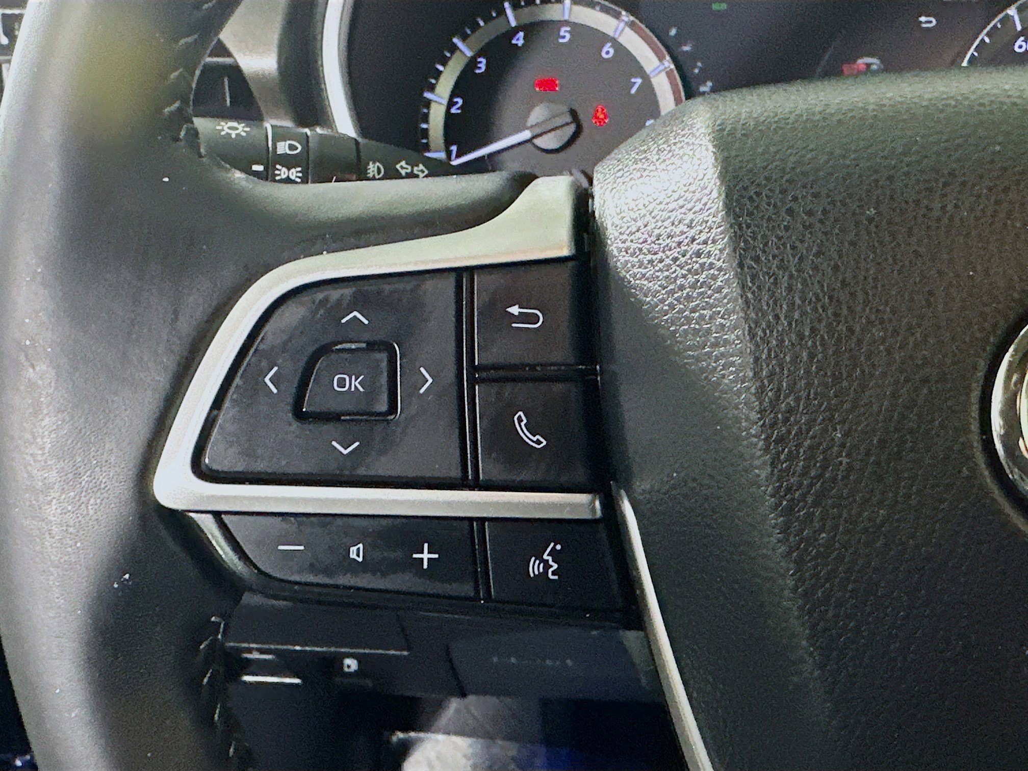 Used 2023 Toyota Highlander XLE image 16