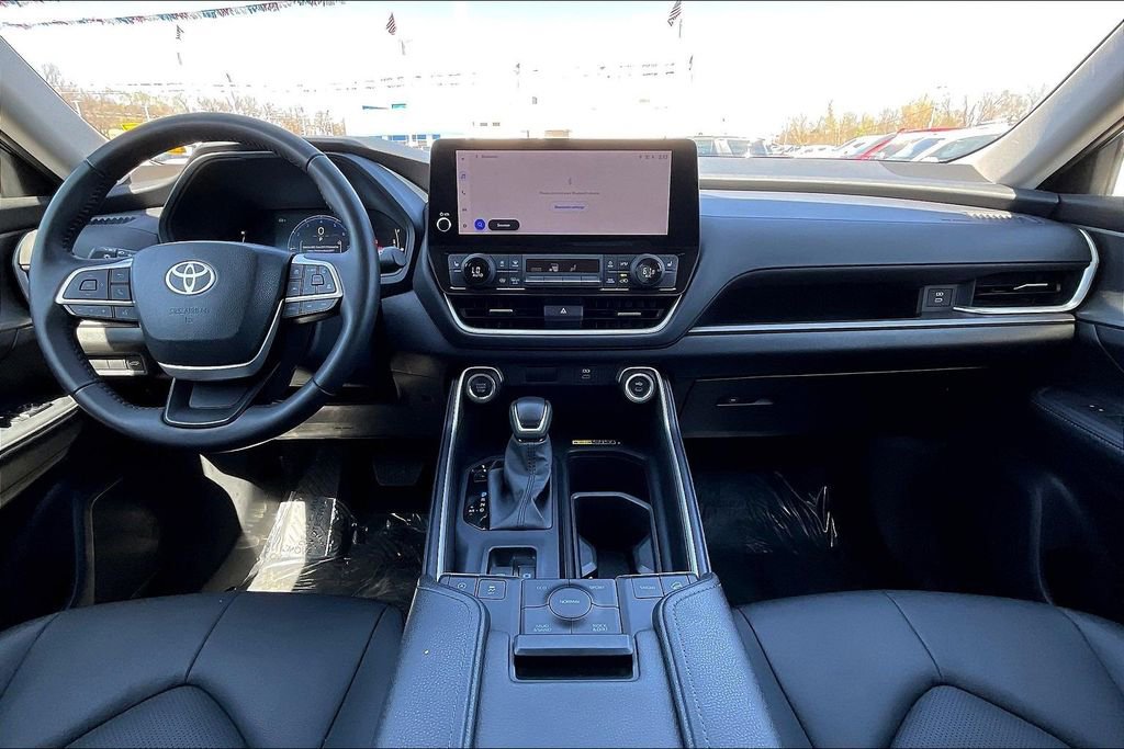 Used 2025 Toyota Grand Highlander AWD image 15