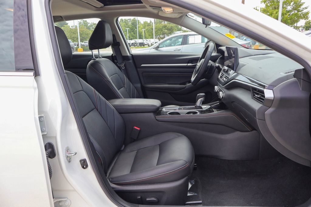 Used 2023 Nissan Altima 2.5 SR w/ SR Premium Package AWD/4WD image 8