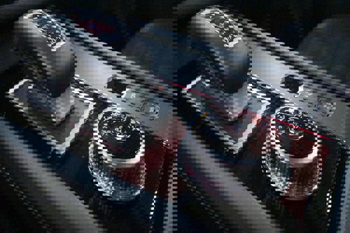 Used 2024 Mitsubishi Outlander SE image 17