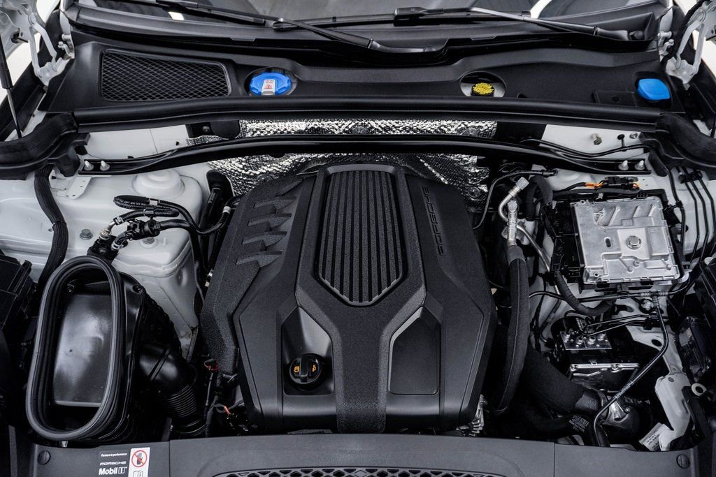Certified 2025 Porsche Macan image 29