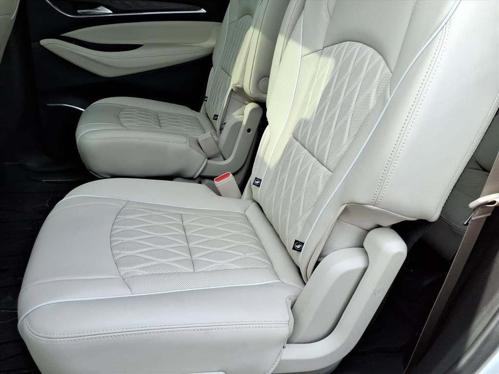 Used 2022 Buick Enclave Avenir w/ Avenir Technology Package image 11