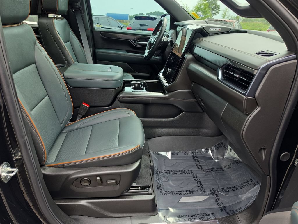 Certified 2025 GMC Yukon AT4 w/ AT4 Premium Plus Package AWD/4WD image 38