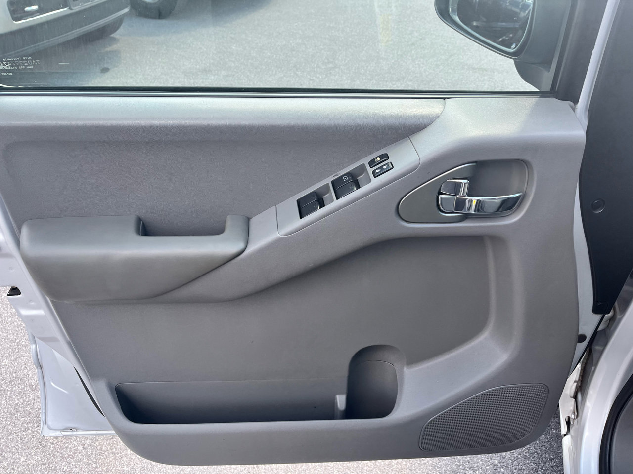 Used 2012 Nissan Frontier SV w/ SV Premium Utility Pkg image 12