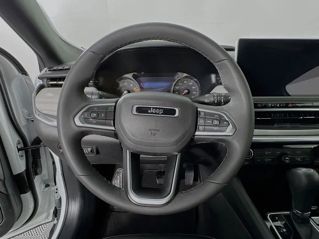 Used 2024 Jeep Compass Limited image 12