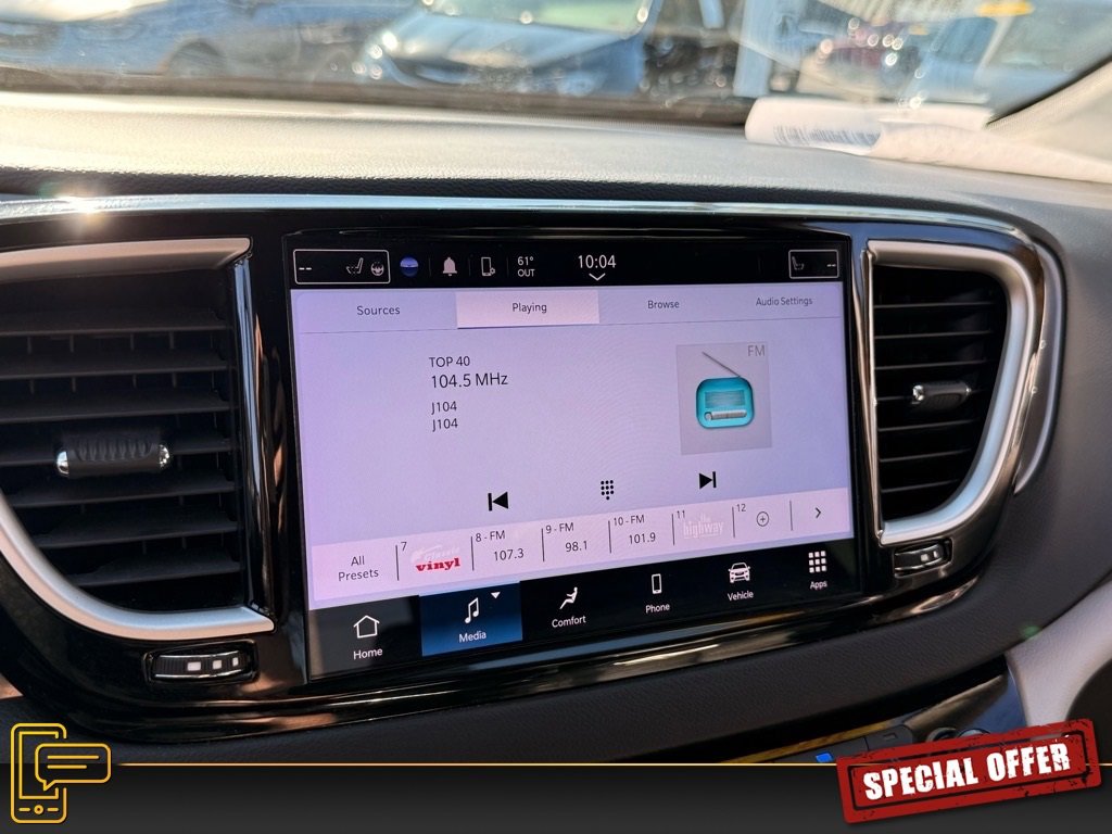 Used 2024 Chrysler Pacifica Touring-L image 21