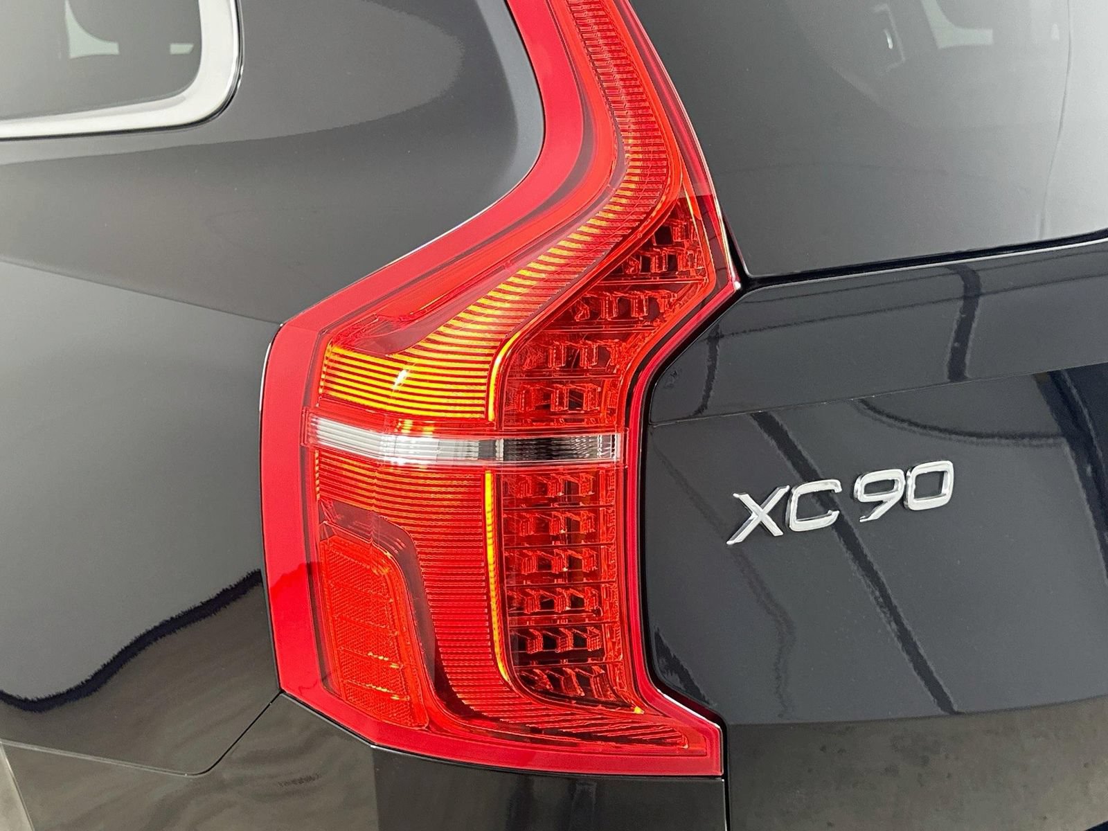 Used 2023 Volvo XC90 B6 Plus AWD/4WD image 12