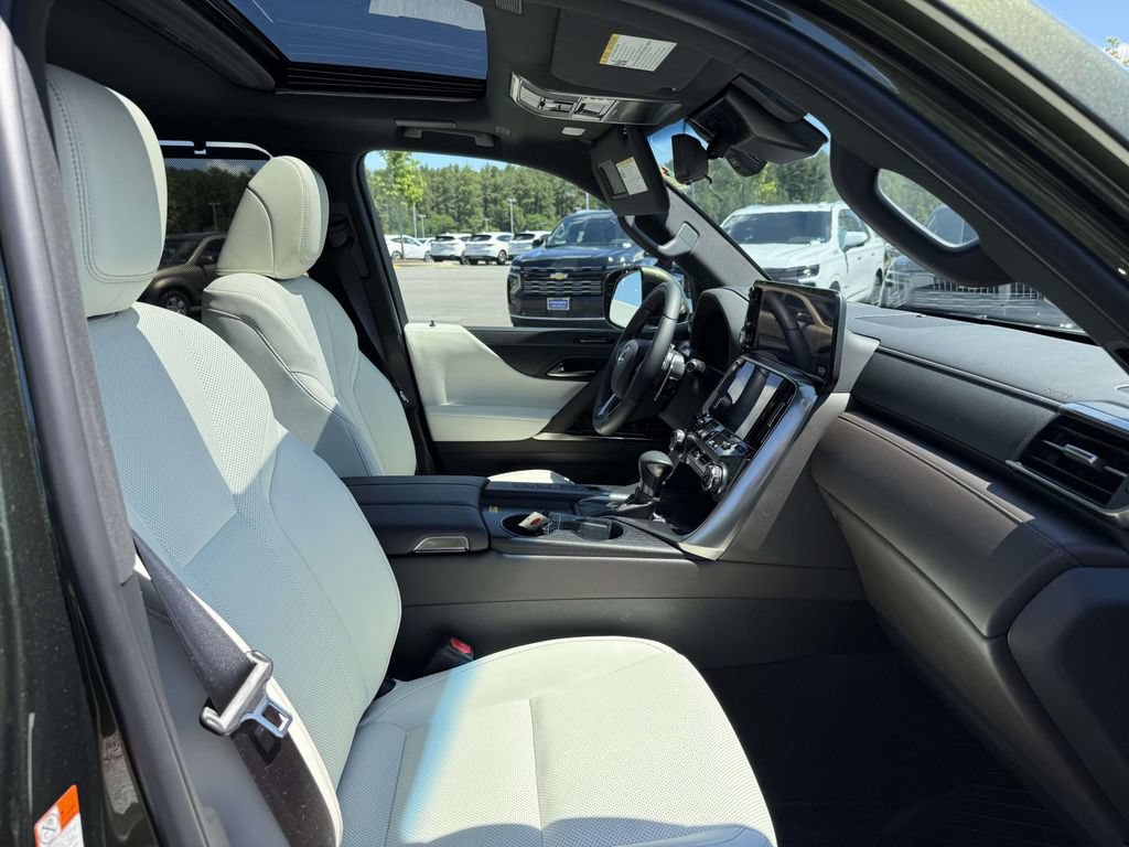Used 2025 Lexus LX 600 4WD w/ Accessory Package (2T) image 14