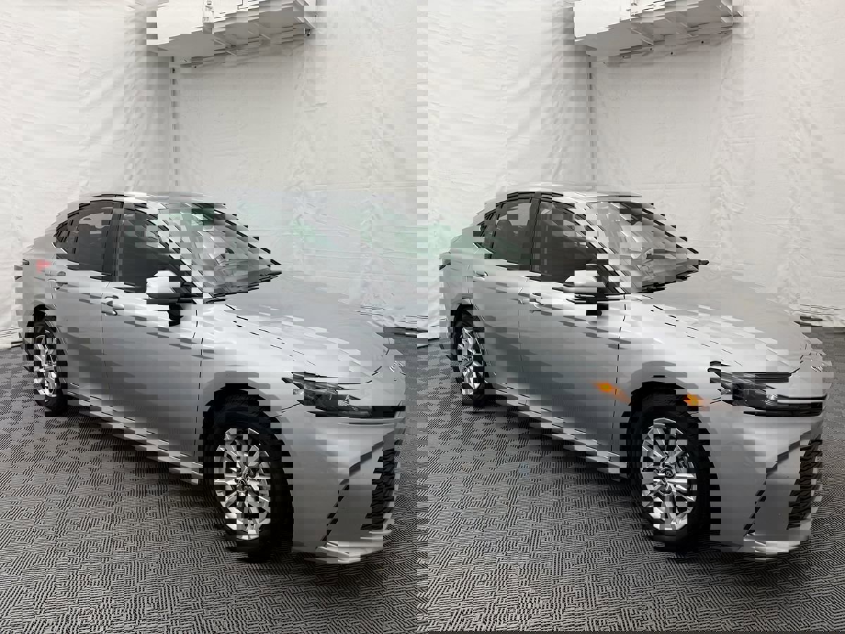 Used 2025 Toyota Camry LE image 2