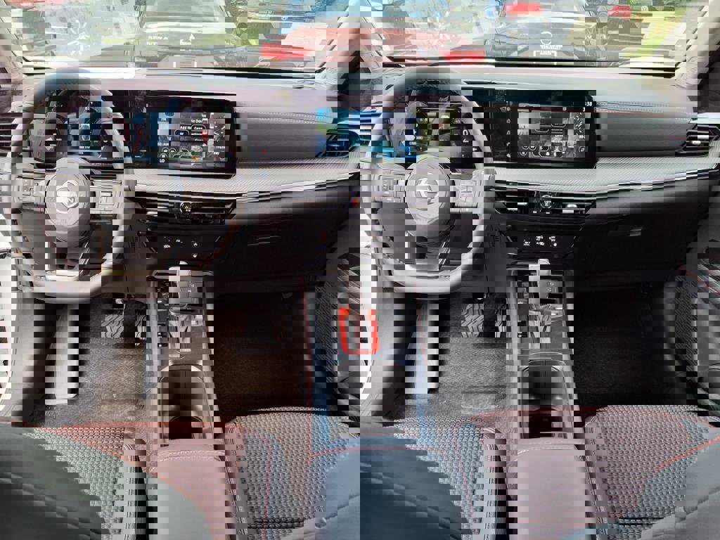 New 2025 Nissan Kicks SR image 6