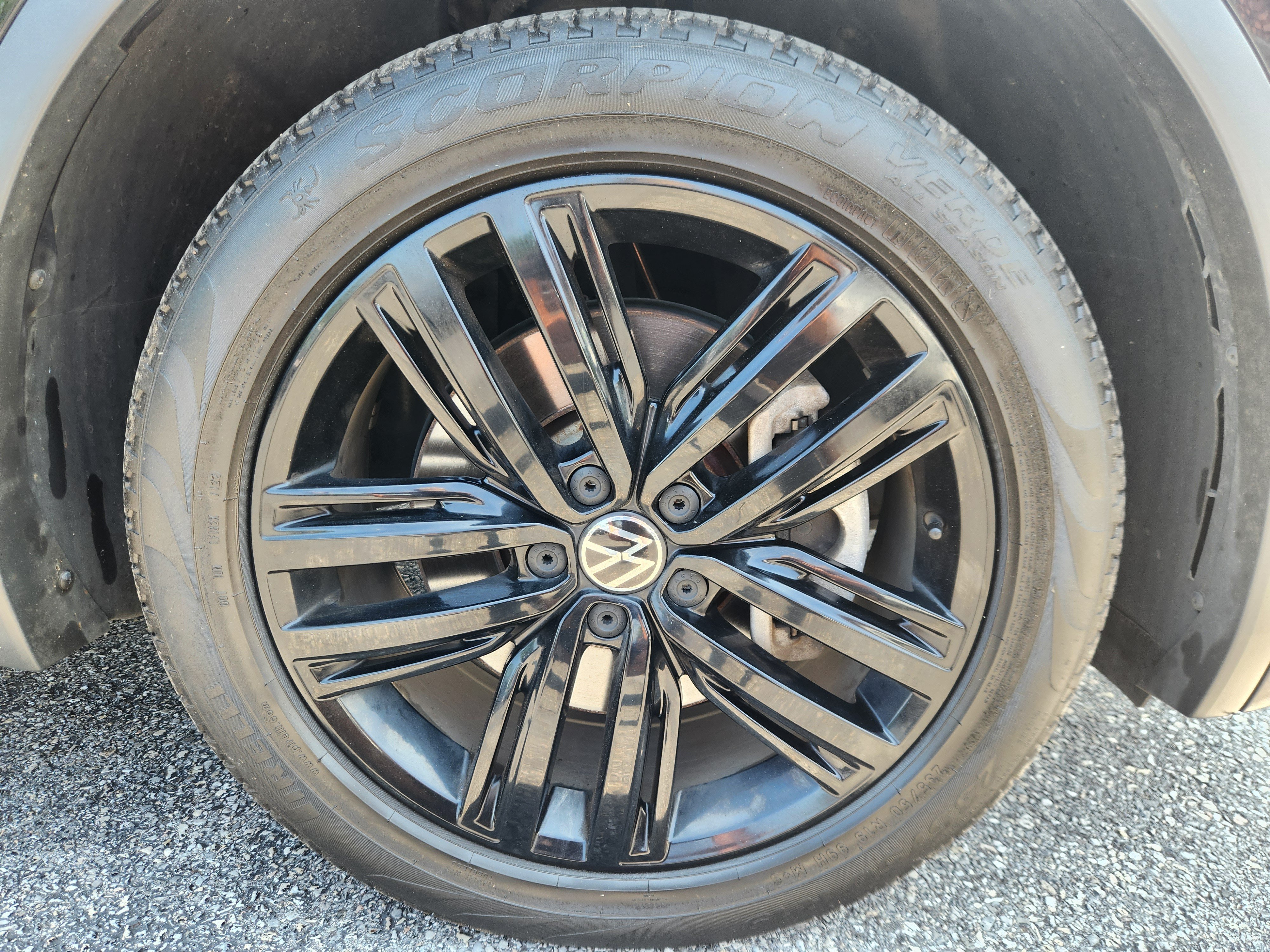 Certified 2022 Volkswagen Tiguan SE R-Line FWD image 21