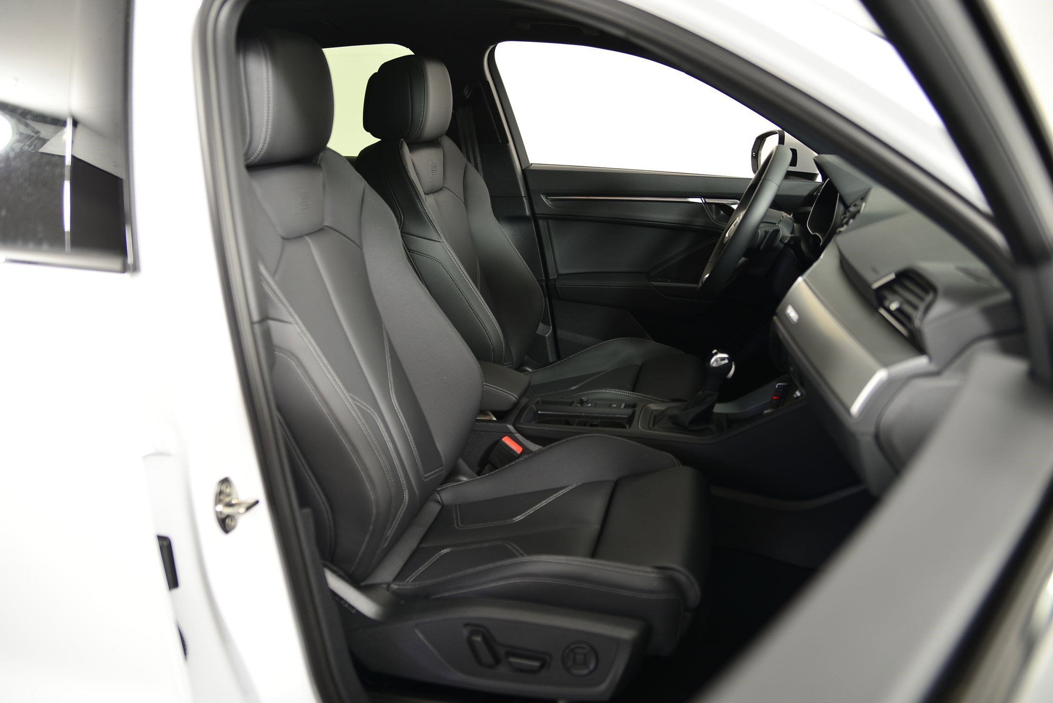 New 2025 Audi Q3 2.0T Premium image 18