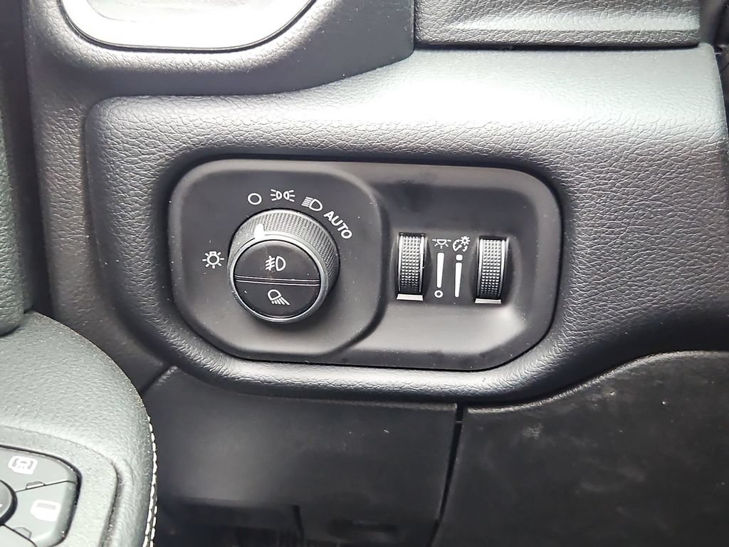 New 2026 RAM 2500 Laramie AWD/4WD image 18