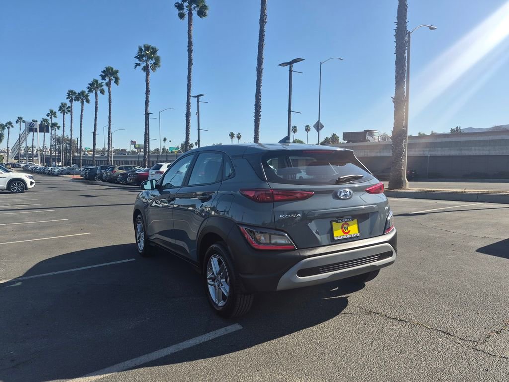 Used 2022 Hyundai Kona SE image 4