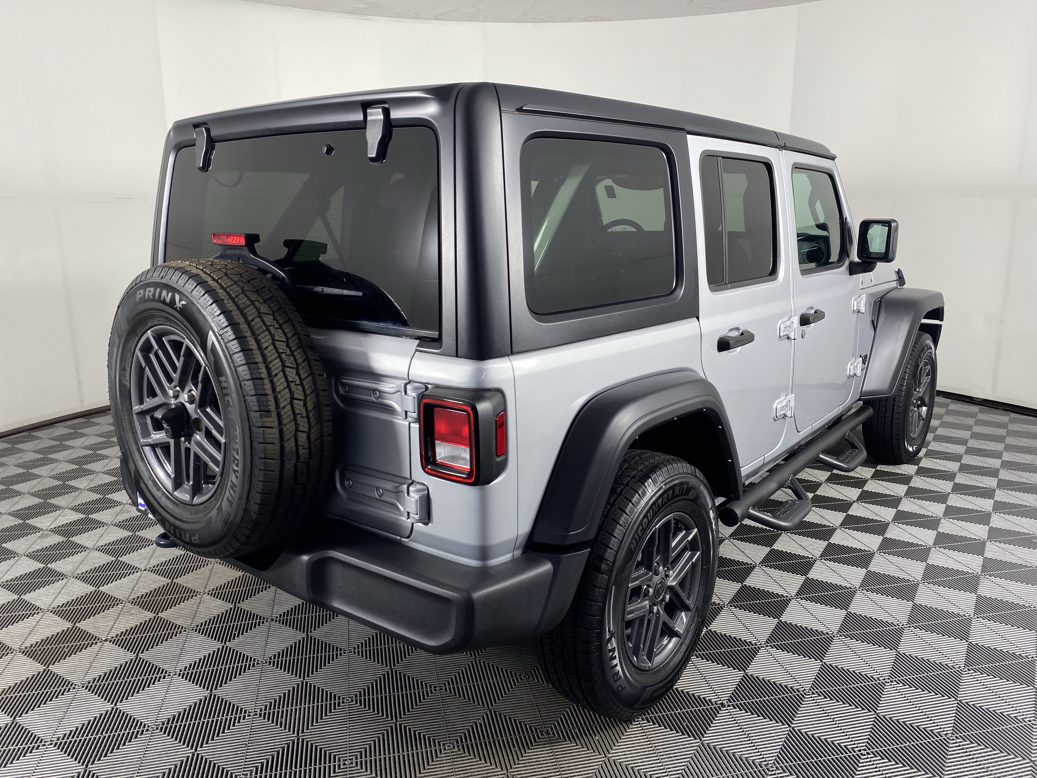 Used 2024 Jeep Wrangler Unlimited Sport AWD/4WD image 7