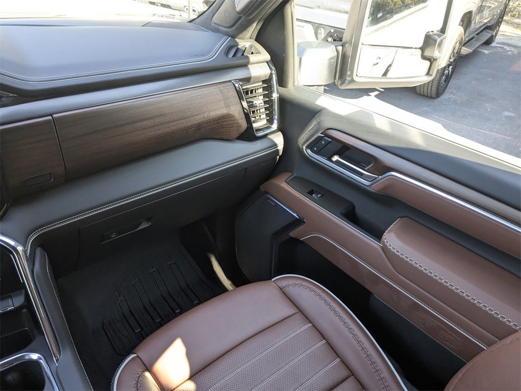 Used 2025 GMC Sierra 2500 Denali Ultimate w/ Max Trailering Package image 17