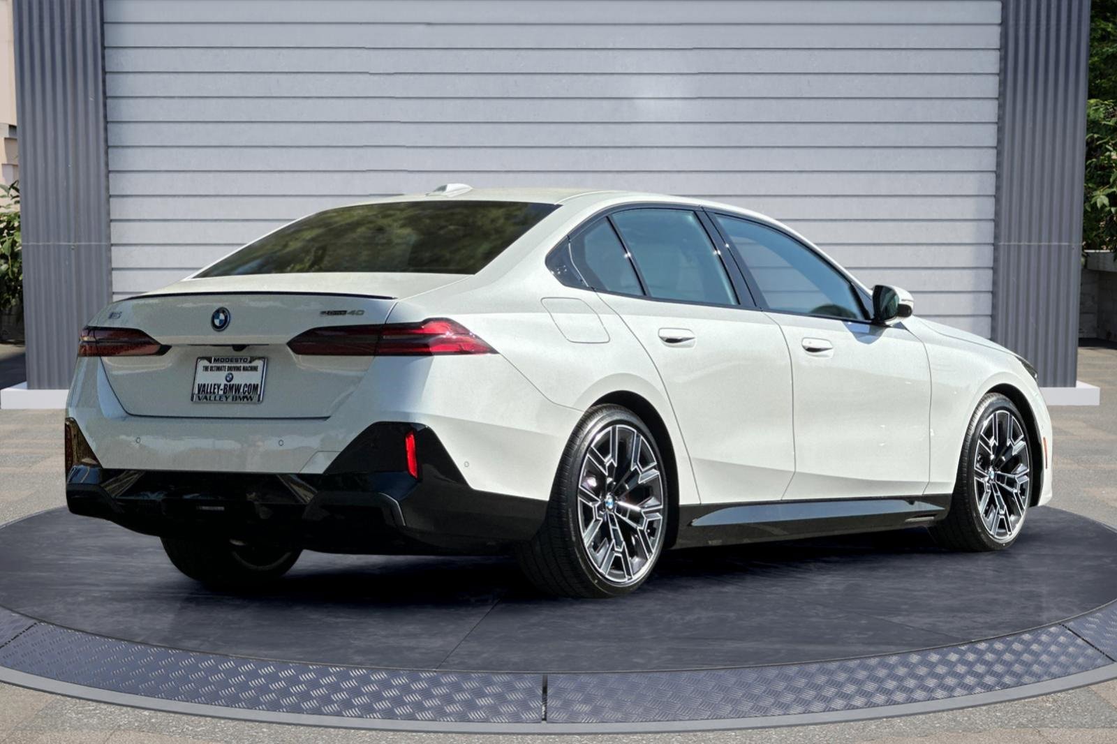 New 2026 BMW i5 eDrive40 w/ M Sport Package image 4