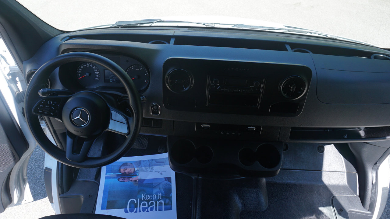Used 2022 Mercedes-Benz Sprinter 2500 image 12