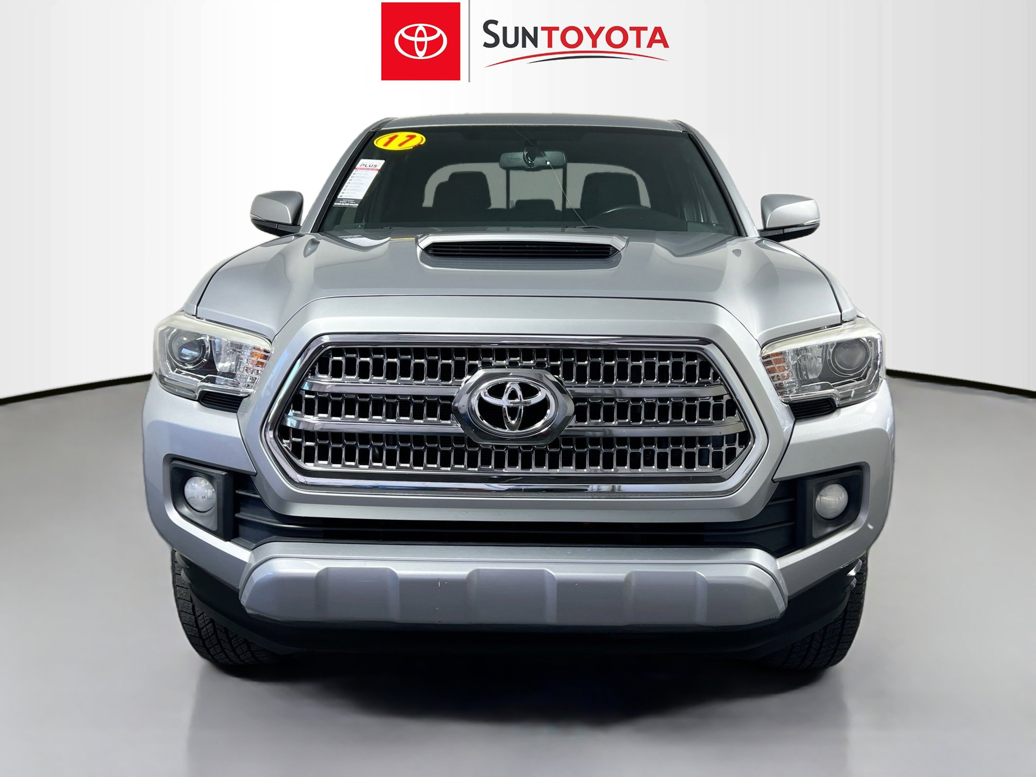 Used 2017 Toyota Tacoma TRD Sport w/ Tow Package (A/T) image 10