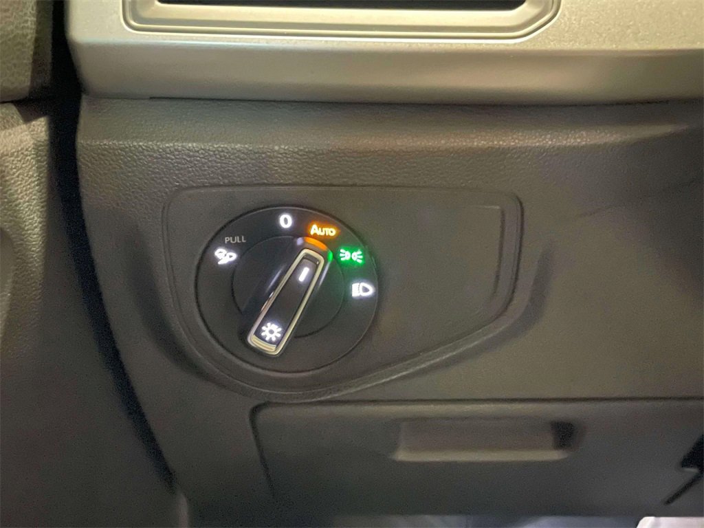 Used 2020 Volkswagen Atlas Cross Sport SE image 20