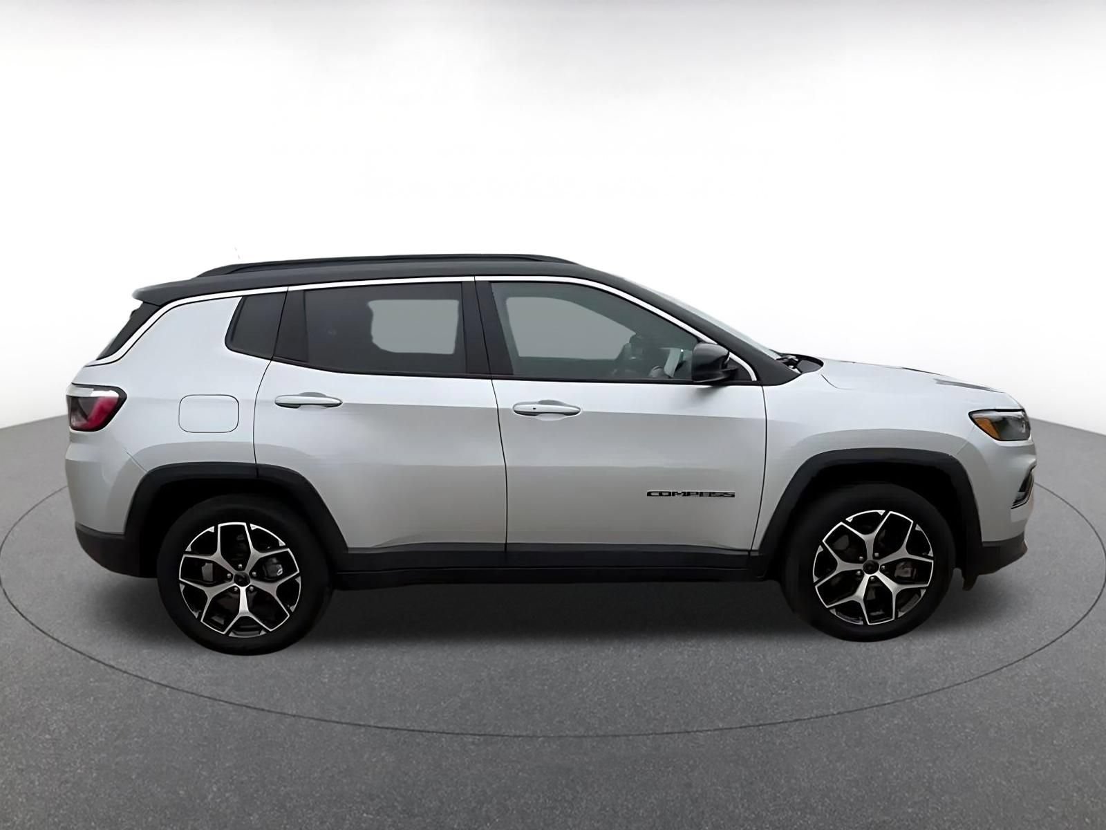 Used 2025 Jeep Compass Limited AWD/4WD image 15