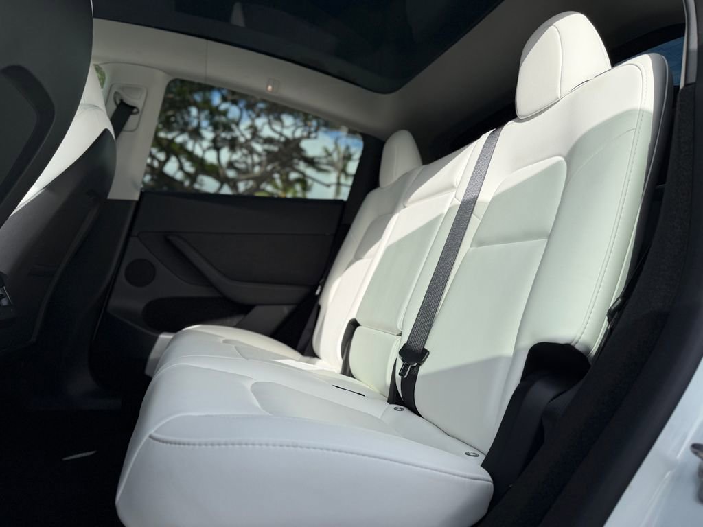 Used 2024 Tesla Model Y Performance image 10