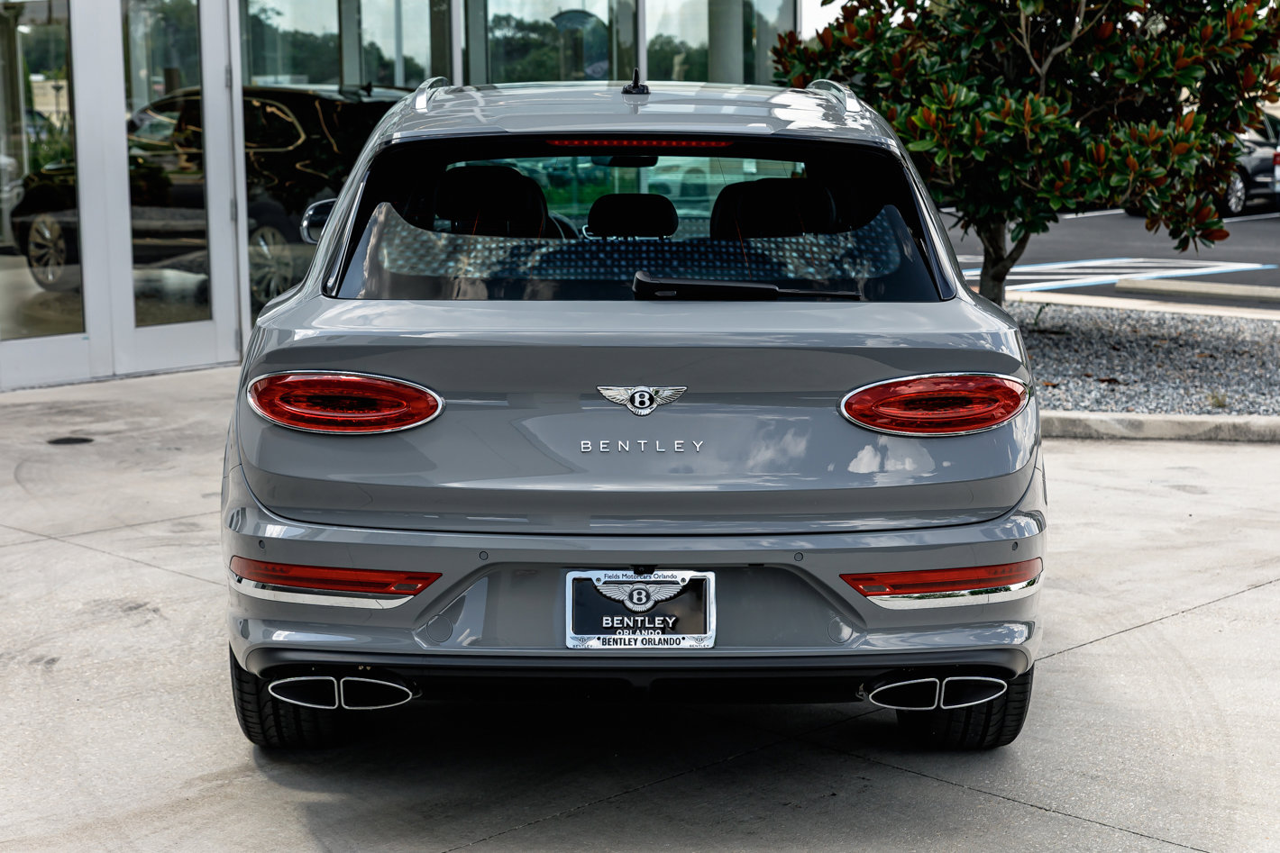 Used 2024 Bentley Bentayga image 11