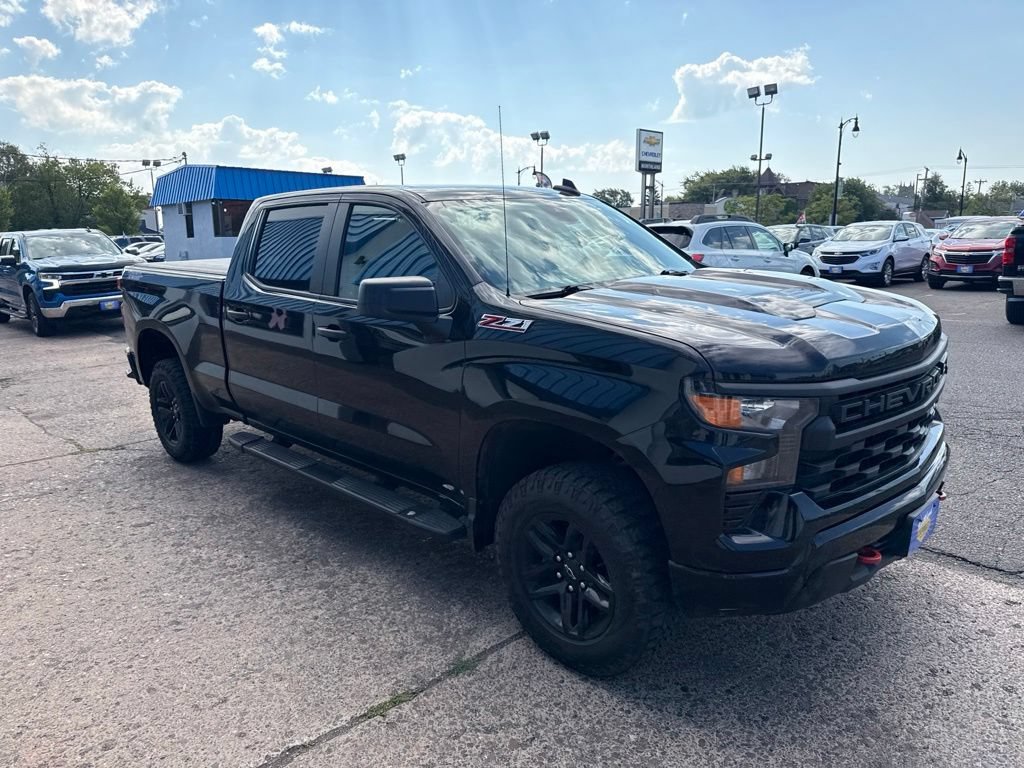 Used 2022 Chevrolet Silverado 1500 Custom Trail Boss w/ LPO, Dark Essentials Package AWD/4WD image 5