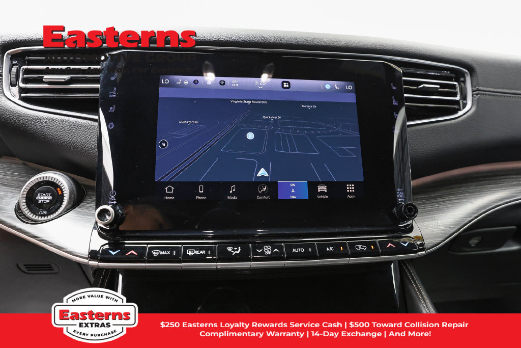 Used 2024 Jeep Wagoneer L Series II RWD image 13