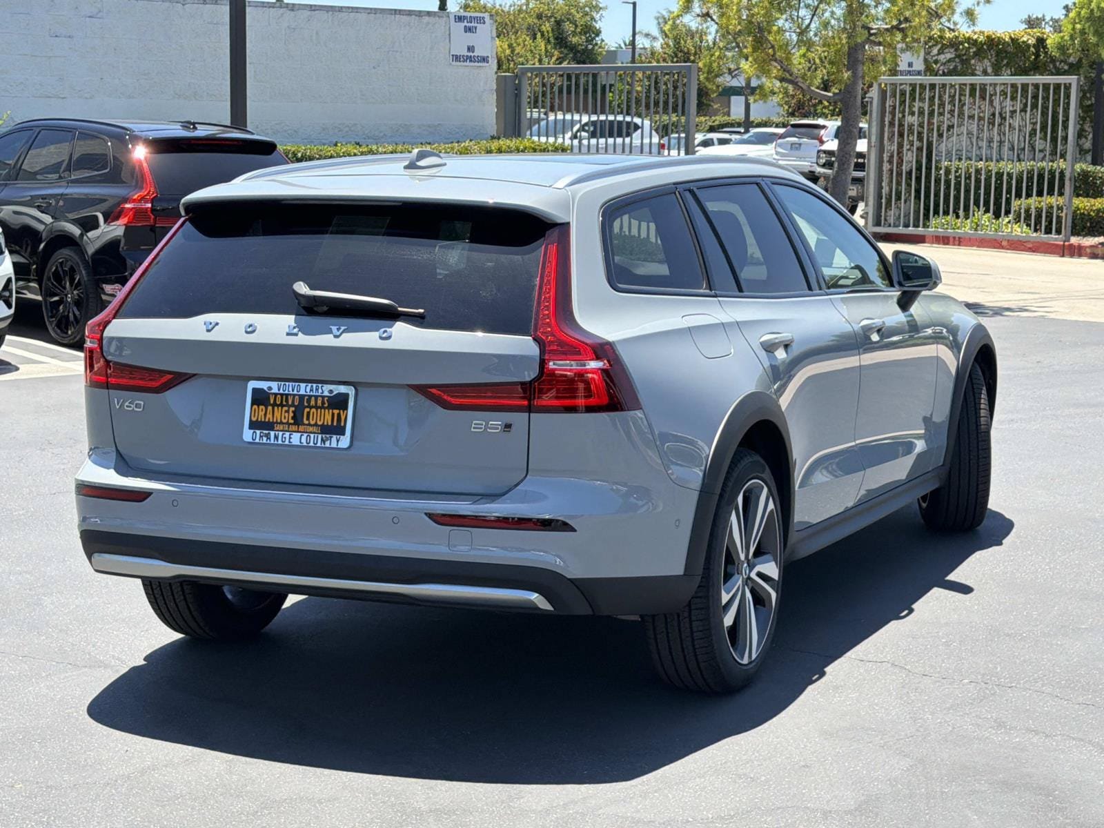 New 2026 Volvo V60 B5 Cross Country Plus w/ Climate Package AWD/4WD image 6