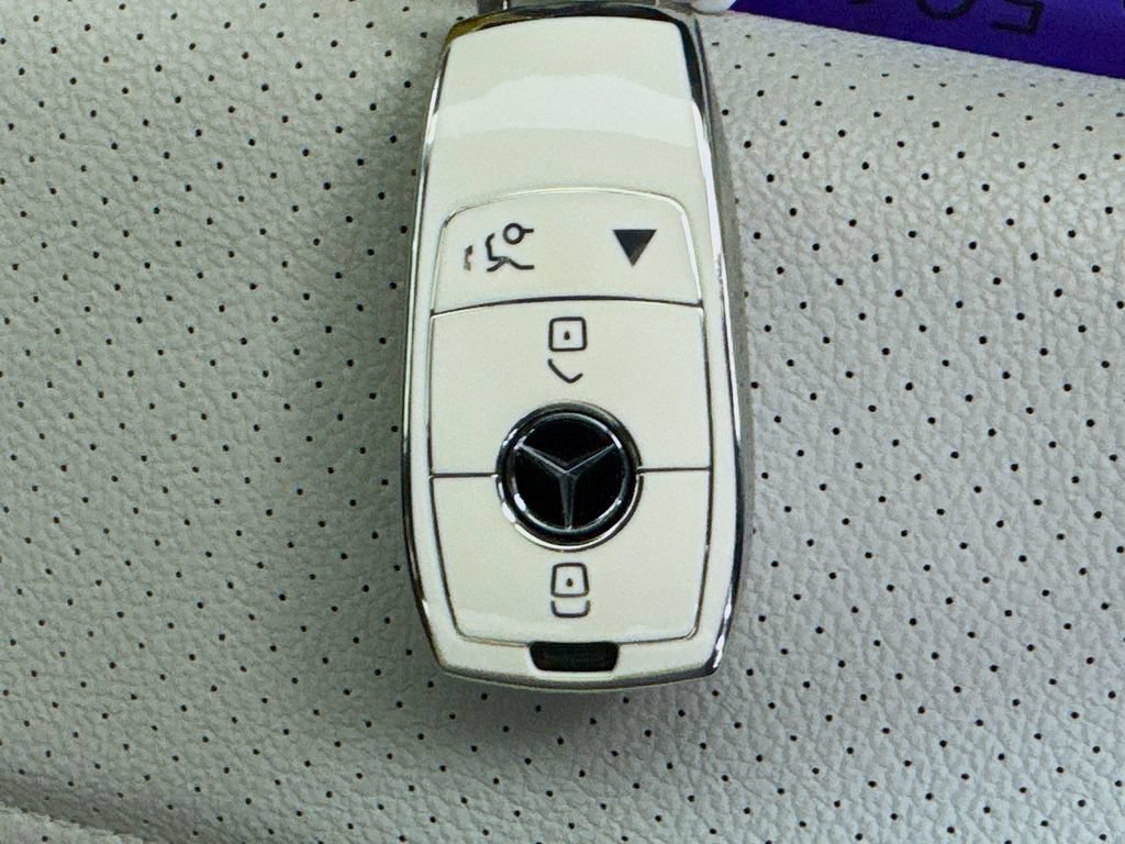 Used 2021 Mercedes-Benz GLB 35 AMG 4MATIC image 35
