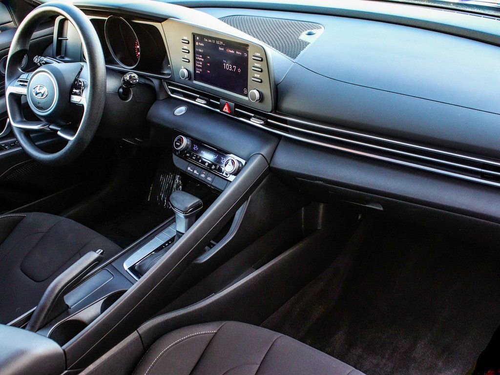 Used 2023 Hyundai Elantra SEL image 40