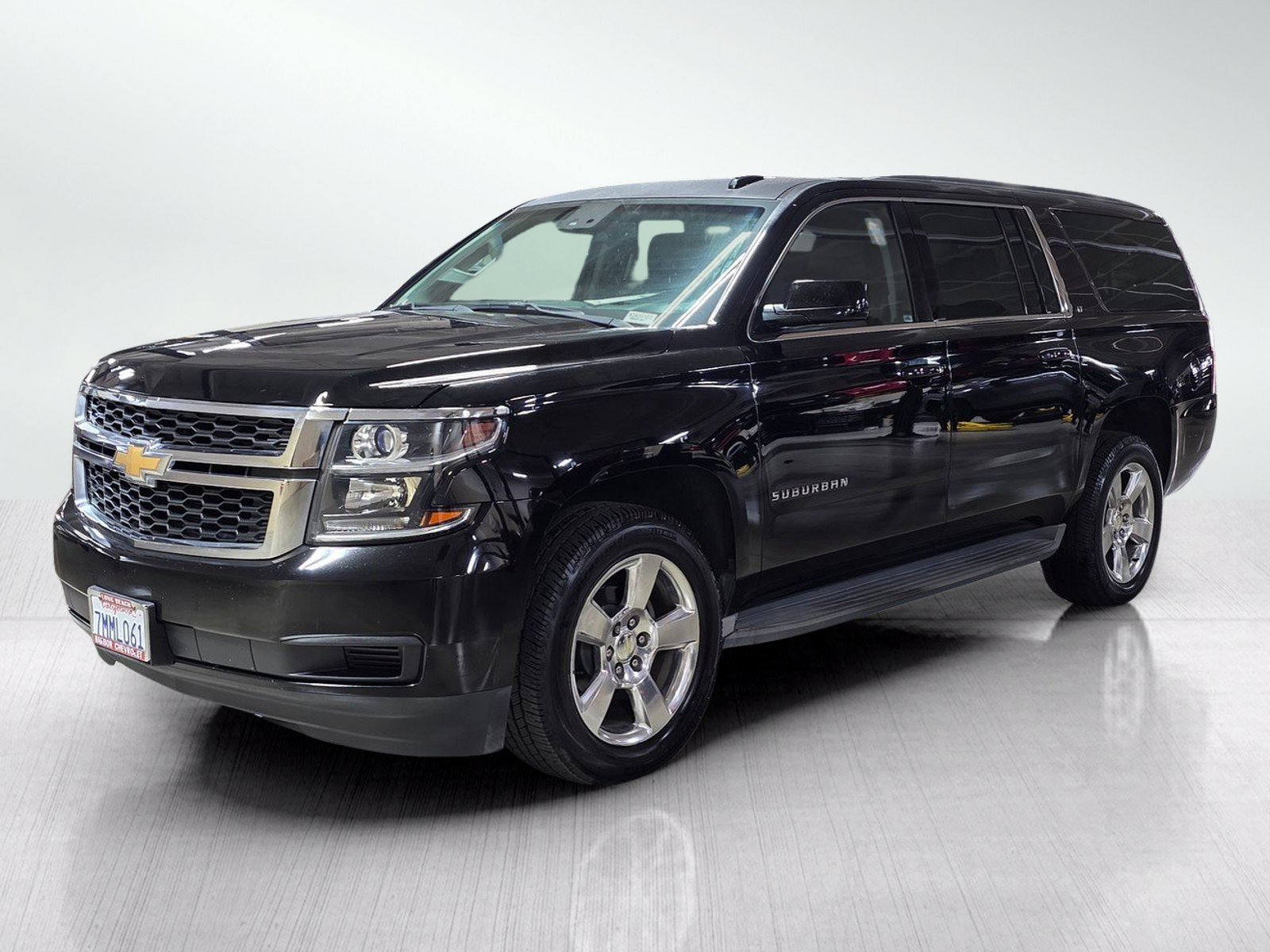 Used 2015 Chevrolet Suburban LT RWD image 3