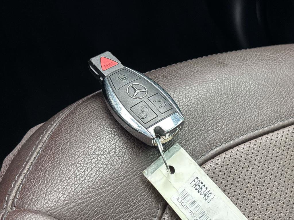 Used 2015 Mercedes-Benz GL 550 4MATIC image 30