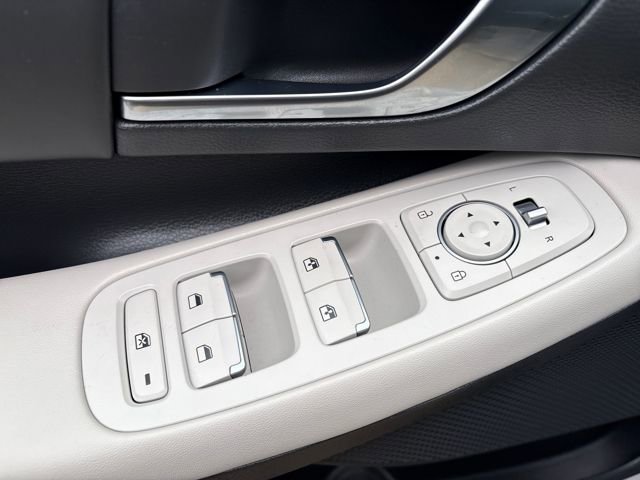Used 2023 Hyundai Sonata SEL w/ Preferred Accessory Package image 12