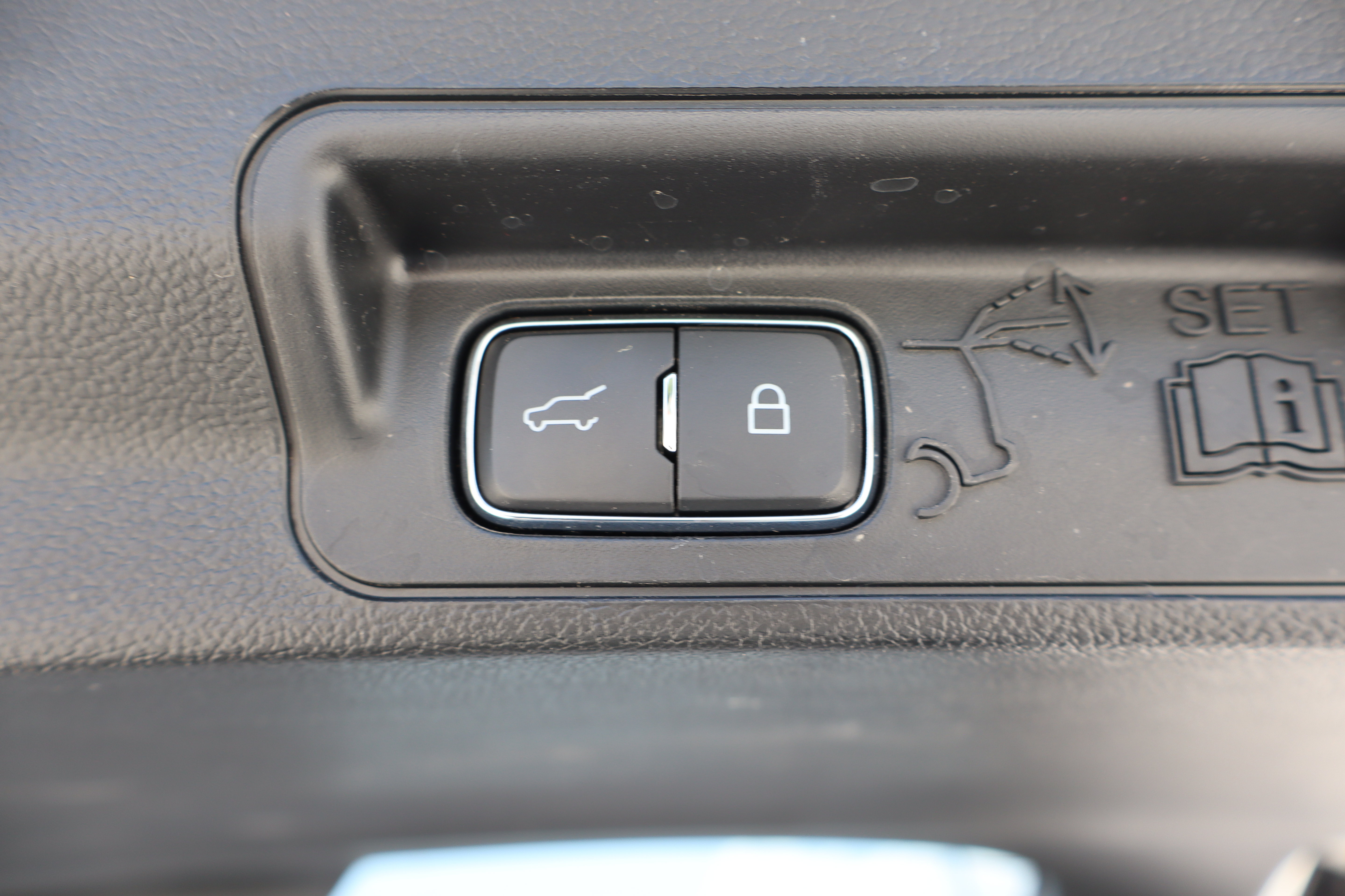 Used 2024 Ford Explorer XLT w/ Equipment Group 202A AWD/4WD image 27